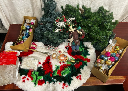 Christmas Tree Skirt, Christmas Moose, Ornament Figures, Tree Supplies