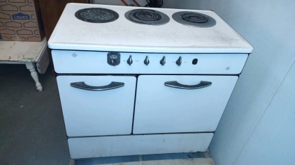 Vintage (White) Stove Oven w/ Built in Fryer