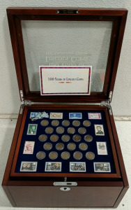 (1) 100 Years of Lincoln Coins Display Set w/ Stamps and Description Cards in Wooden Case