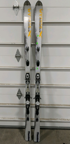 (1) Pair of Salomon X-Scream 9 Skis - 195cm