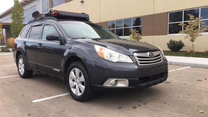 2011 SUBARU OUTBACK - AWD - ROOF RACK!