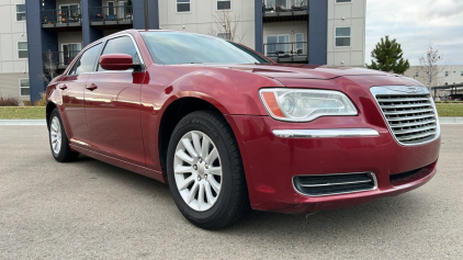 2014 CHRYSLER 300 - NICE INTERIOR!