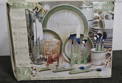 Everyday Gibson 32 Piece Dinnerwear Set