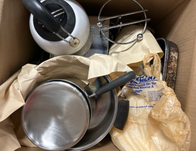 Box of Assorted Kitchen Items