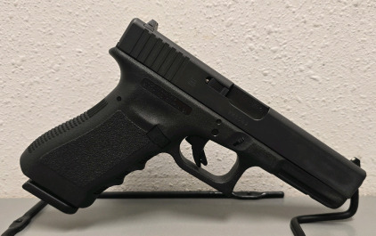 Glock 22 .40S&W Semi Automatic Pistol-- RKS562