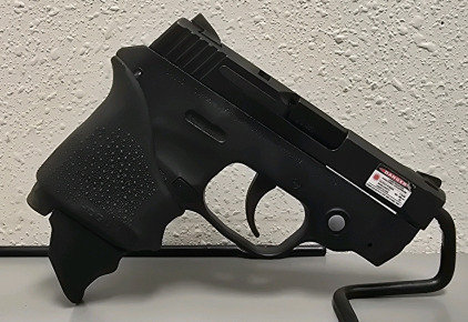 Smith & Wesson Bodyguard 380 .380Auto Semi Automatic Pistol With Insight Laser-- EAV9557