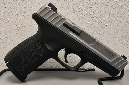 Smith & Wesson SD9VE 9mm Semi Automatic Pistol-- FBE4526