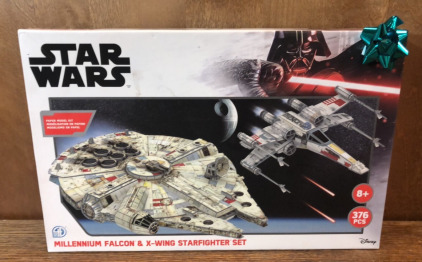 Star Wars Millennium Falcon & X-Wing Starfighter Set
