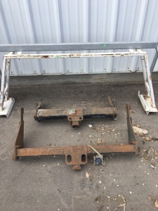 (2) Vehicle Hitch, (2) Racks