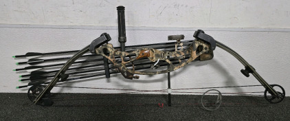 Hoyt USA XT2000 Compound Bow With (6) Rage Hunting Arrows