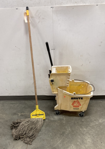 Rubbermaid Brute Mop & Bucket