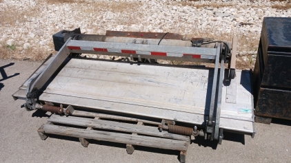 Hydraulic Liftgate 7ft (back corner)