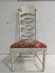 (1) Vintage Ladder Back Chair w/ Floral Upholstered Seat