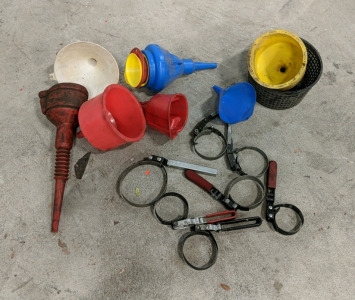 (14) Automotive Tool Set - (6) Oil Filter Wrenches (4) Funnels (1) Drain Pan (1) Storage Bin (2) Service Pro Oil Filters [SP12]