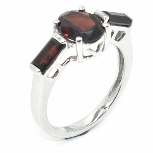 Silver Garnet(2.35ct) Ring