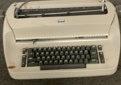 VINTAGE IBM ELECTRIC TYPE WRITER.