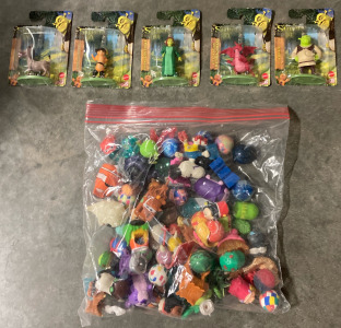 (5) Shrek Figurens & 1 Bag of Small Collectable Toys