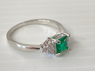 Size 8 Square Cut Emerald Ring