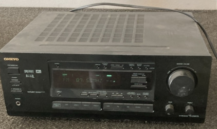 VINTAGE ONKYO STEREO RECEIVER (TESTED DOES TURN ON).