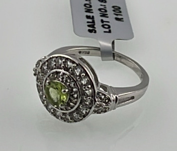 4.1ct. Oval Cut And Faceted Peridot And Clear Gemstone .925 Silver Ring Size 6-1/2