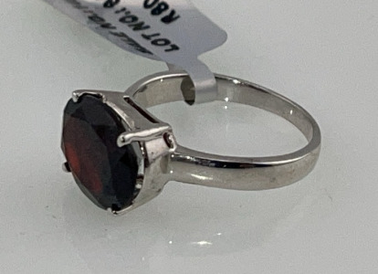 3.2ct. Oval Cut And Faceted Garnet Gemstone .925 Silver Ring Size 6