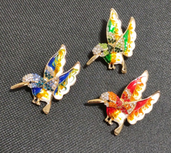 (1) Blue, (1) Red & (1) Green Beautiful Decorative Humming Bird Pins