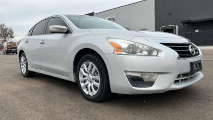 2013 NISSAN ALTIMA - WOOD GRAIN TRIM!