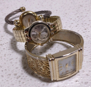 (3) Assorted Base Metal Bezel Stainless Steel Back Japan Movt Watches