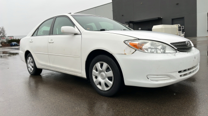 2004 TOYOTA CAMRY - CLEAN!