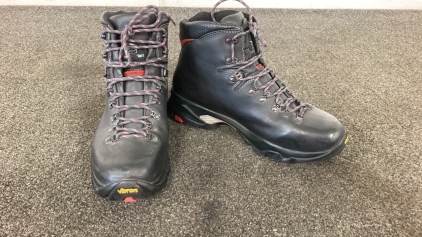 Zamberlan Size 10 Hiking Boots