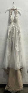 GORGEOUS Size 4 Galina Signature Wedding Gown style SWG841