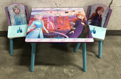 Children’s Frozen Crafting Table With Chairs