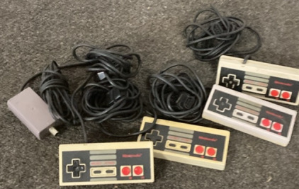 SET OF 4 VINTAGE NES CONTROLLERS.