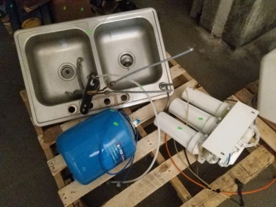 Double Stainless Steel Sink w/ Faucet (1) Blue Pressure Tank (1) 3-Stage Water Filter System (room 2)
