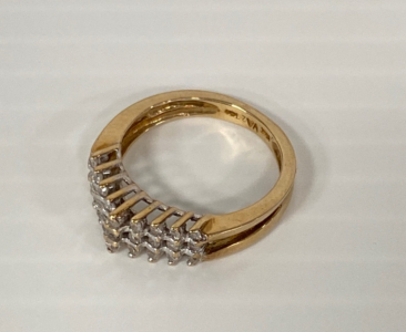 Size 4 Gold Toned Ring