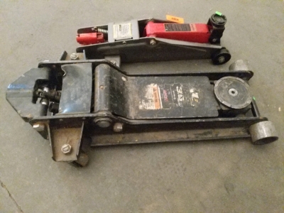 2) Floor Jack (1) 3.5ton and (1) Small 2.5ton (room 2)