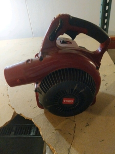 (1) Toro Powervac T25 Leaf Blower