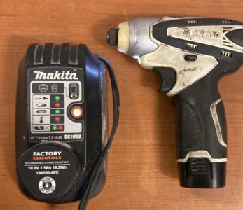 Makita drill, 2 Batteries & Charger