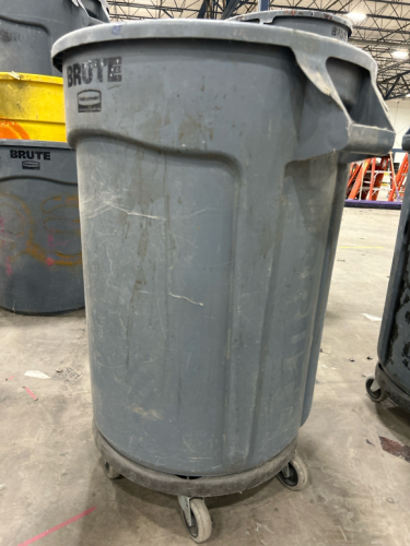 Rolling Brute Trash Can