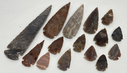 (5) Spearpoints 2-1/2&rdquo; To 6&rdquo; Long, (10) Arrowheads 1-1/2&rdquo; To 2&rdquo; Long