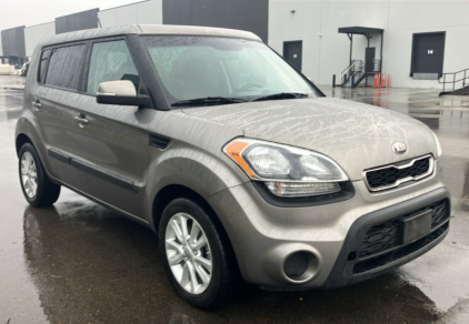 2013 KIA SOUL - CLEAN!