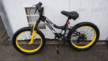 Thick 20" Huffy Stoked 6 Speed (Black Frame/ Yellow Rim) Bike