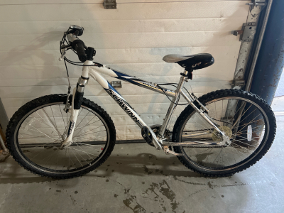 26&rdquo; Schwinn White and Blue Bike