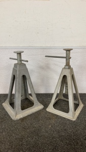 2 Trailer Stabilizers