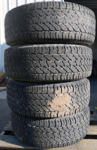 (4) Mastercraft Courser LTR Tires w/ Rims - 31x10.50R15LT for Jeep
