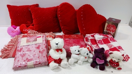 Valentines Home Decor (4) Med Throw Pillows, (4) Teddy Bears, (4) Blankets and More