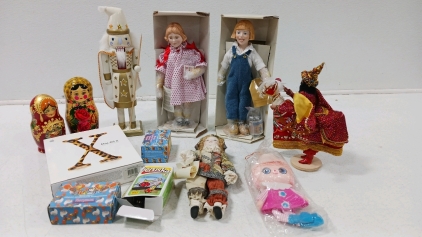 (3) Antique Dolls (1) Nutcracker (1) Mac OS X (1) Horse& soldier folk art replica (2) Nesting Dolls and more