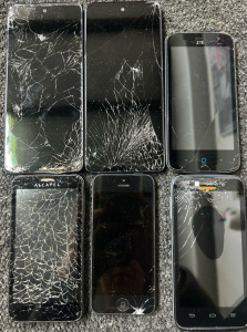 (6) Phones Need New Screens. Turns On With Charger