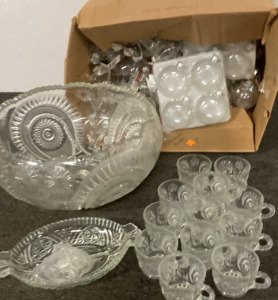 13-PIECE CRYSTAL PUNCH BOWL SET.