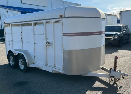 C&B 19’ 2-Axle Quality Horse Trailer